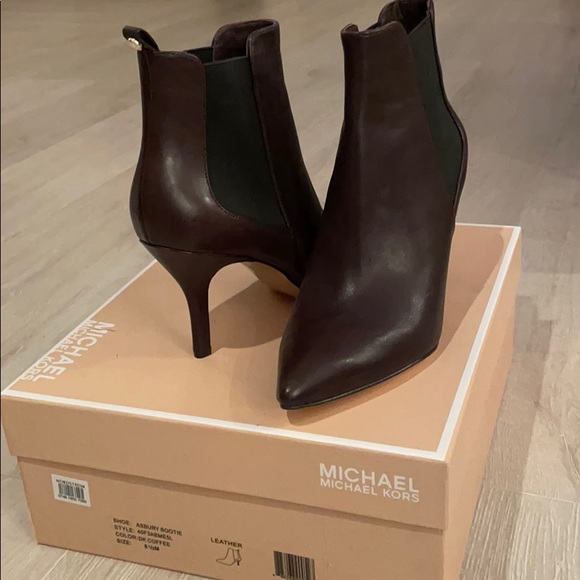 MICHAEL KORS Leather Bootie - Picture 10 of 10